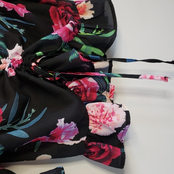 Lolas Room Sheer Ruche Front Crop Floral Blouse Sm - Picture 6 of 9